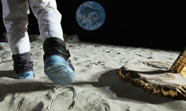 美国航员在月球发现外星人或许这是美国不敢回到月球的原因