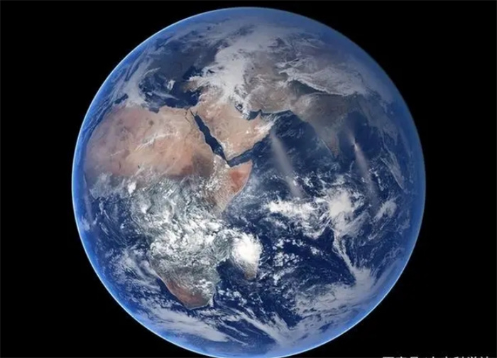 它是太阳系中的“超级水球”，水存储量是地球两倍，可能存在生命
