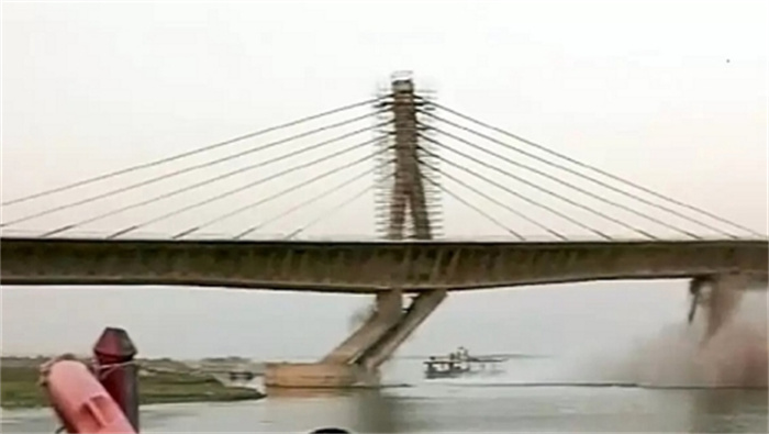 印度耗资百亿卢比的大桥又塌了 令人担忧