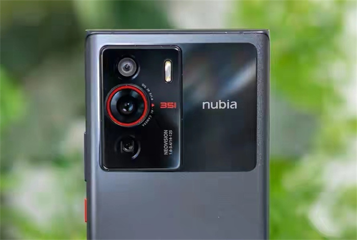 新高度 努比亚Z50全新独家定制35mm光学系统 这颗镜头很不一样
