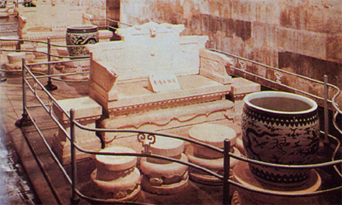 唯一被挖的皇帝陵墓 有怎样的陪葬品（皇帝陵墓）