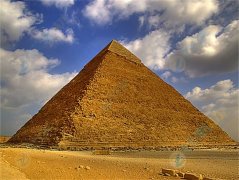 世界七大奇迹之首，4500年前的奇迹，金字塔究竟是怎么建造的？