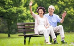 中国老人和日本老人 生活上有啥区别（中国养老）