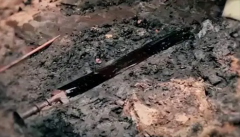 四川雅安挖掘出的西汉古墓 出土一把宝剑（西汉宝剑）